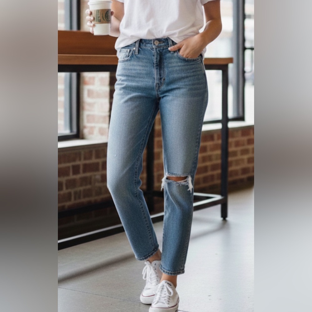 Moussy vintage $250 Floyd friend 29 Distressed high rise Jeans. Size waist 26.